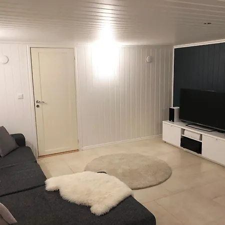 Apartment Modern Town House In Available For Rent For Ons *